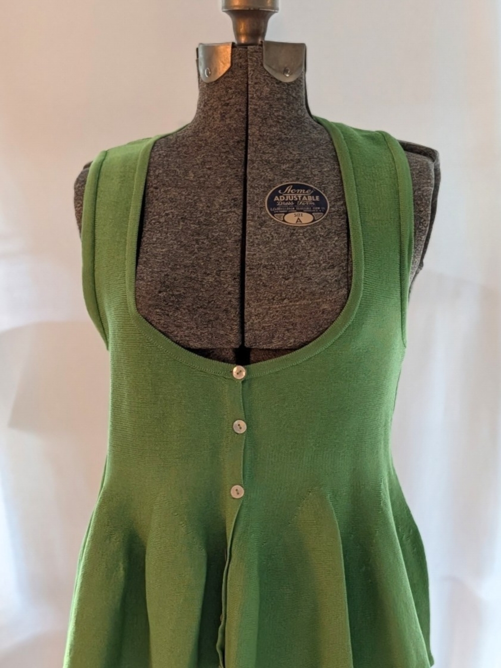 Zara Green Scoop Neck Button-Front Women’s Tank Top